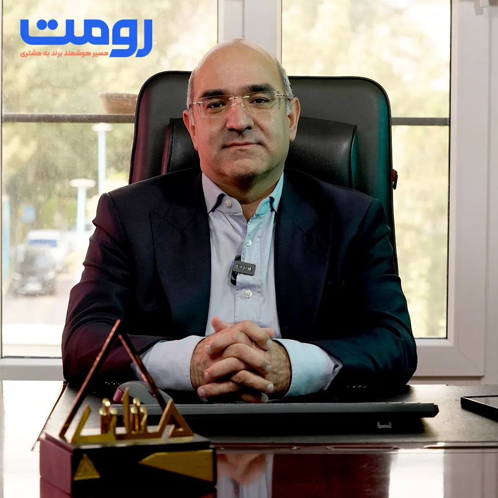 تصویر دکتر احمد میرابی بنیانگذار رومت