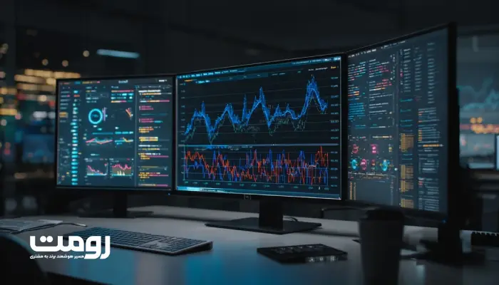 محیط کاری مدرن در شب با چند مانیتور که داشبورد الگوریتم‌های زنده گوگل و نمودارهای متحرک آبی و قرمز را نمایش می‌دهند؛ فضایی واقعی، نور LED و حال‌و‌هوای تحلیل حرفه‌ای سئو در سال ۲۰۲۵.