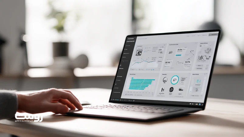 نمایی مینیمال از لپ‌تاپ با رابط کاربری سایت و داشبورد UX برای نمایش ارتباط تجربه کاربر و تجربه برند در استراتژی دیجیتال ۲۰۲۶